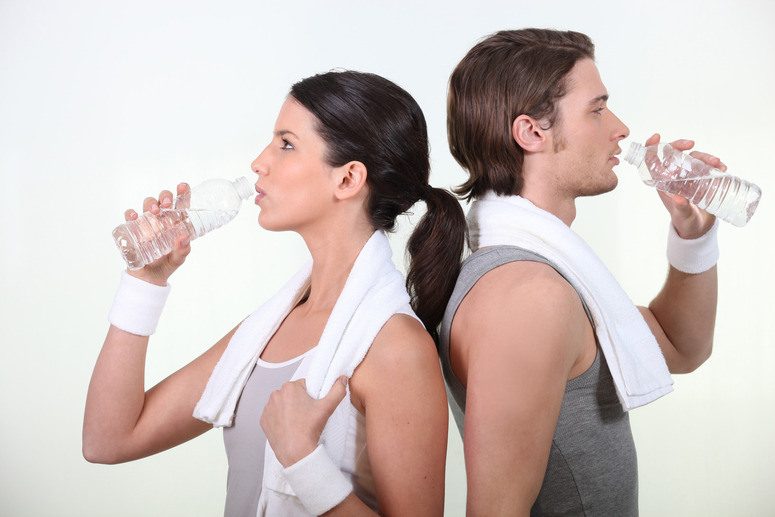 couple-drinking-water-9530780
