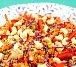Quinoa-salat-s-jablkom-a-feta-syrom