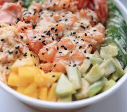 Salat-s-lososom-v-trojobale