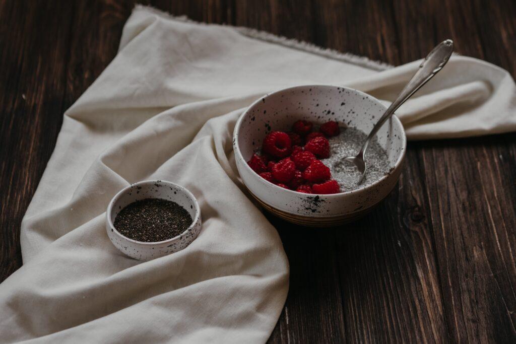 kokosova-miska-s-chia-pudingom